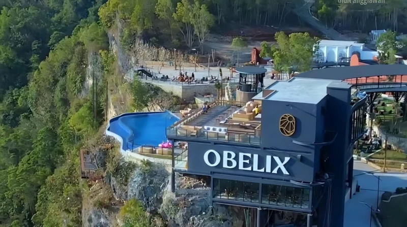 private-tour-jogja-1-hari-borobudur-prambanan-obelix-sea-view